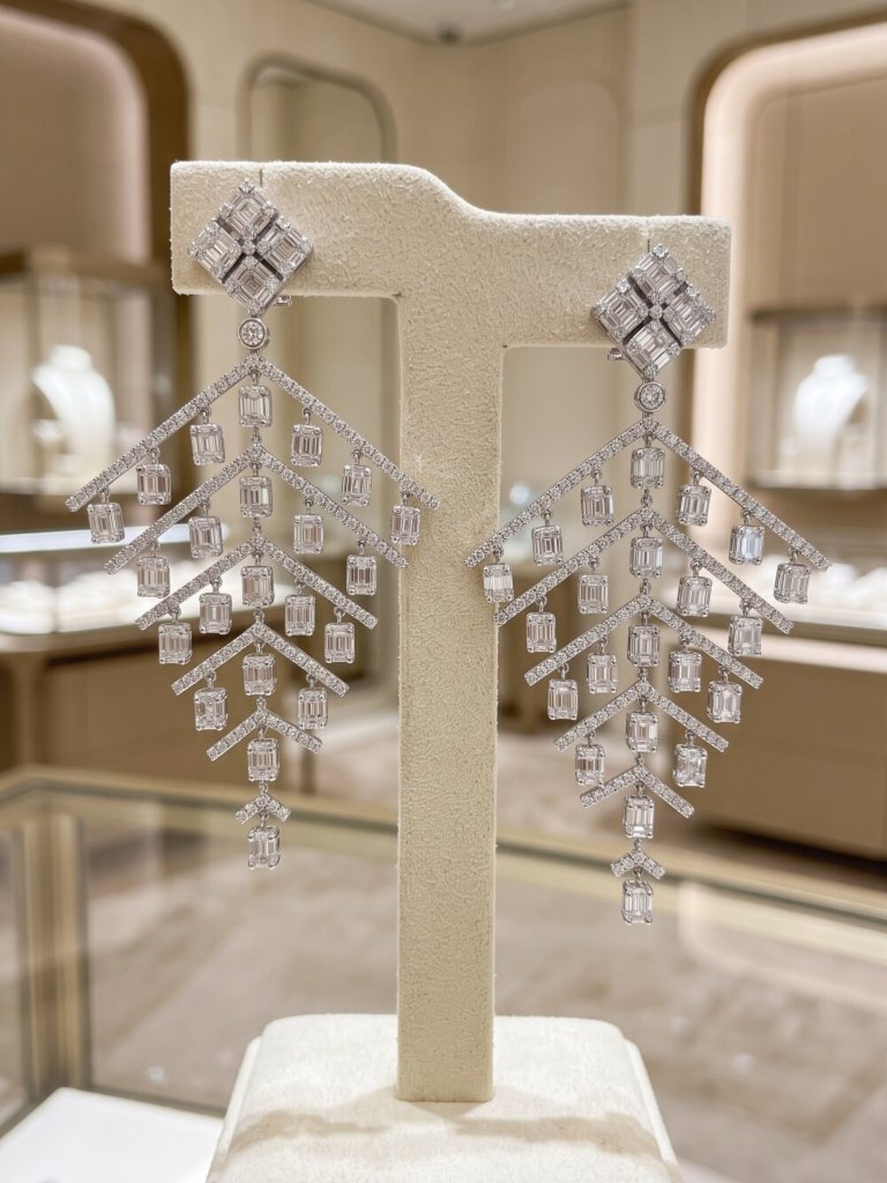 454 Round Diamonds 18k White Gold Chandelier Earrings - Picture 8 of 8